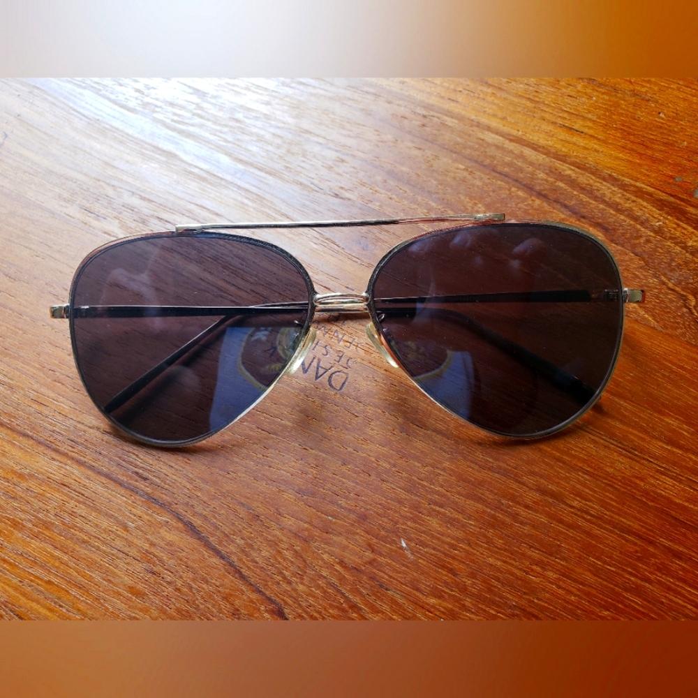 Steve Madden, women's aviators, black lenses and silver frames